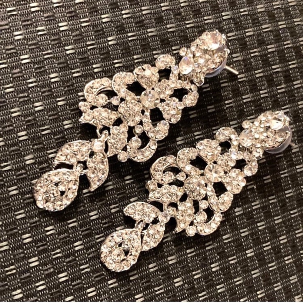 Vintage 1970s Delicate Rhinestone Dangling
Earrings